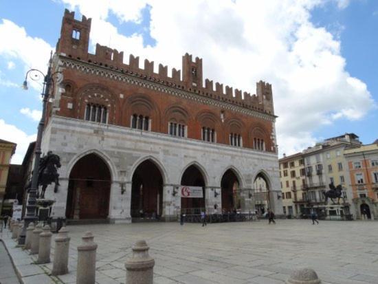 Lu.Lu Suite And Rooms Piacenza Dış mekan fotoğraf